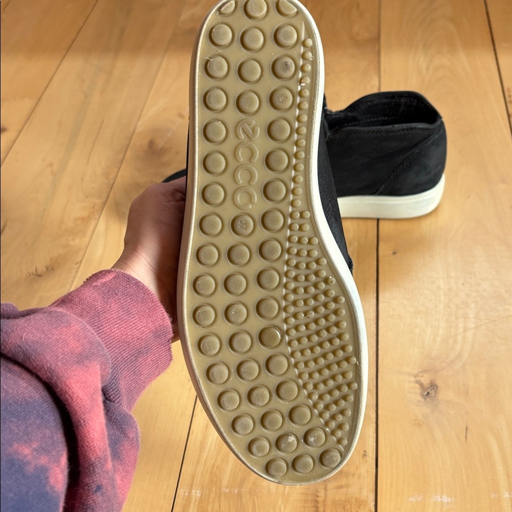 Ecco Black Ankle tennis shoes with White Soles-Reposhing too big for me - Picture 6 of 9